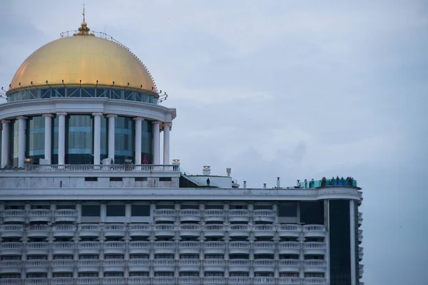 Bangkok, 29 Mayıs 2017: müşteriler çatıda gökyüzü barda gördüm