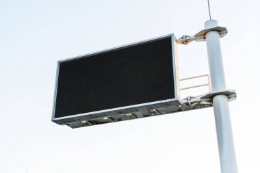 Açık elektronik bilgi ekranı