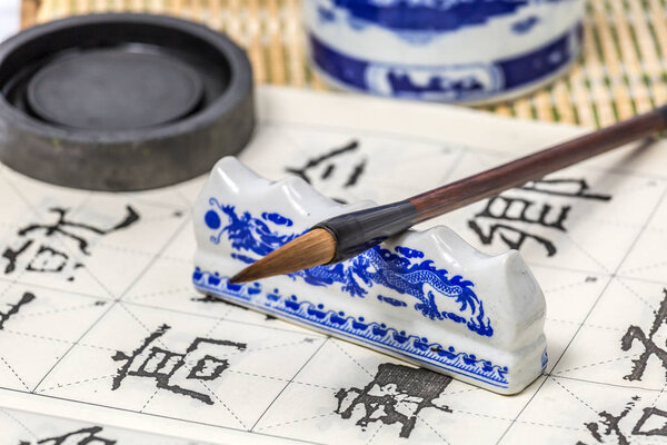 Китайская каллиграфия хранит четыре сокровища
