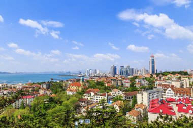 Qingdao şehir mimarisi manzara ve ufuk çizgisi