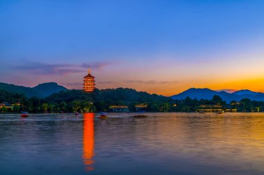 Hangzhou Batı Gölü Pagoda