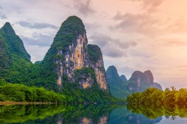 Yangshuo Xingping Lijiang Nehri Doğal Manzara