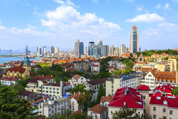 Qingdao şehir manzarası ve ufuk çizgisi