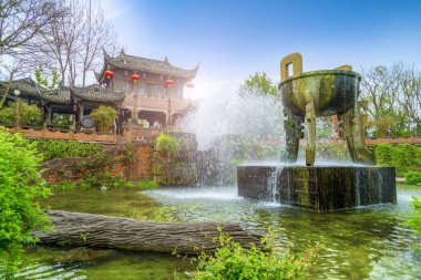 Huanglong Vadisi 'ndeki çeşme manzarası., 
