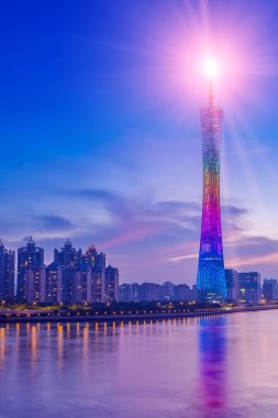 Şehrin mimari manzarası Ben ve güzel gökyüzü