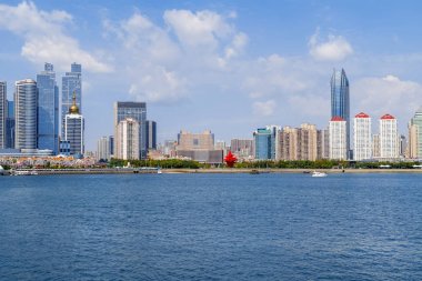 Kentsel mimari manzara ve Qingdao silueti