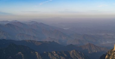 Huangshan Dağı, Çin 'deki güzel dağlar ve nehirler.