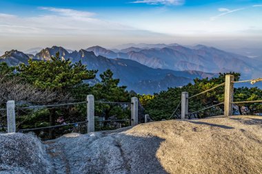 Huangshan Dağı, Çin 'deki güzel dağlar ve nehirler.