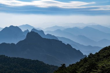 Huangshan Dağı, Çin 'deki güzel dağlar ve nehirler.