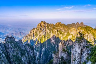 Huangshan Dağı, Çin 'deki güzel dağlar ve nehirler.