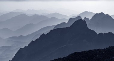 Huangshan Dağı, Çin 'deki güzel dağlar ve nehirler.