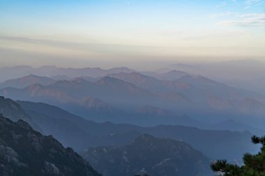 Huangshan Dağı, Çin 'deki güzel dağlar ve nehirler.