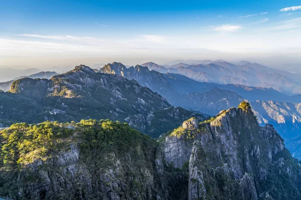 Huangshan Dağı, Çin 'deki güzel dağlar ve nehirler.