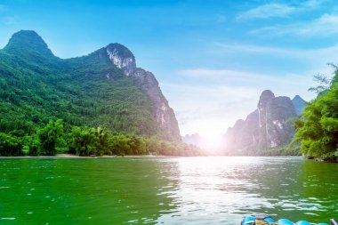 Lijiang Ri 'nin güzel manzaraları, nehirleri ve nehirleri.