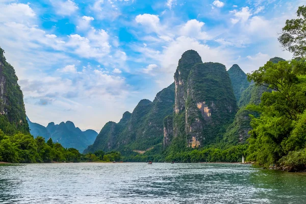 The beautiful landscapes and rivers and rivers of the Lijiang Ri