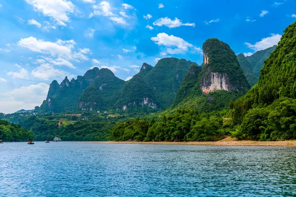 The beautiful landscapes and rivers and rivers of the Lijiang Ri