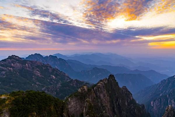 Huangshan Dağı, Çin 'in güzel manzarası.