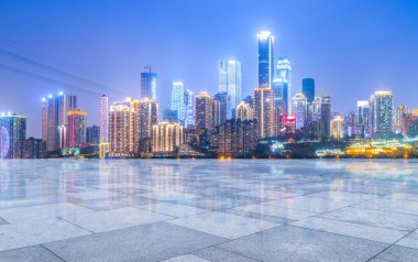 Yol ve Chongqing kentsel mimari peyzaj silüeti