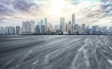 Chon 'daki kentsel yol meydanı ve mimari manzaranın ufuk çizgisi