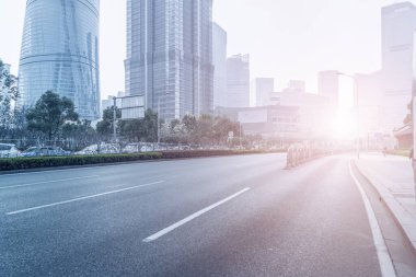 Yol tabanı ve şehir inşaatı ufuk çizgisi