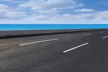 Asfalt asfalt ve deniz