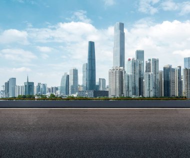 Kentsel inşaat yolları ve ufuk çizgisi