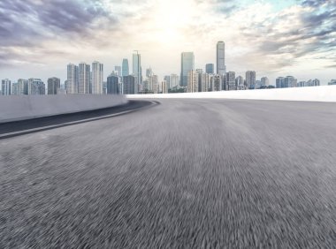 Chon 'daki kentsel yol meydanı ve mimari manzaranın ufuk çizgisi