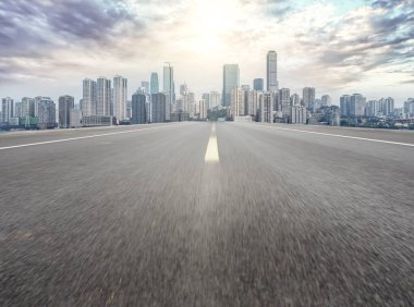 Chon 'daki kentsel yol meydanı ve mimari manzaranın ufuk çizgisi