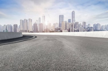 Chon 'daki kentsel yol meydanı ve mimari manzaranın ufuk çizgisi