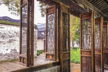 Wuzhen konutlarının ahşap kapıları