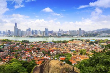 Çin Xiamen güzel şehir binası ve ufuk çizgisi