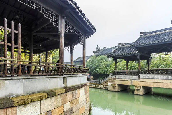 Wuzhenの美しい川や古代建築の風景 — ストック写真