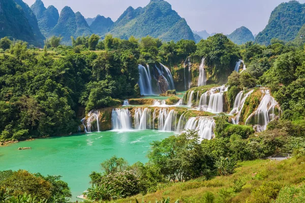 亚洲的瀑布景观 — 图库照片