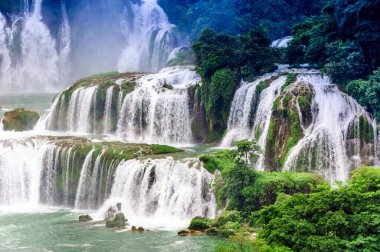 Çin, Asya 'da şelale