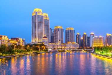 Tianjin 'deki güzel şehir gece manzarası mimari manzarası