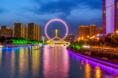 Tianjin 'deki güzel şehir gece manzarası mimari manzarası