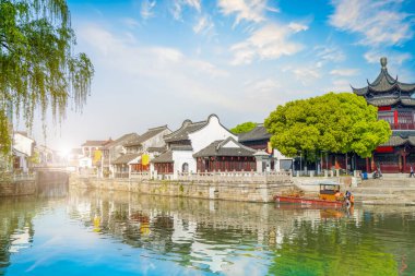 Suzhou Tang eski binanın nehir kıyısında.