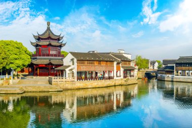 Suzhou Tang eski binanın nehir kıyısında.