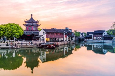 Suzhou Tang eski binanın nehir kıyısında.