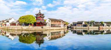 Suzhou Tang eski binanın nehir kıyısında.