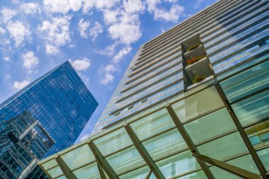 Çin 'in Shenzhen şehrinde gökdelenlerin alçak açılı görüntüsü