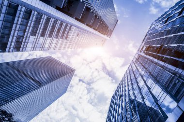 Çin 'in Shenzhen şehrinde gökdelenlerin alçak açılı görüntüsü