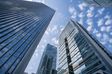 Çin 'in Shenzhen şehrinde gökdelenlerin alçak açılı görüntüsü