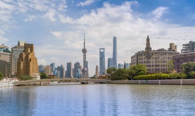 Lujiazui 'deki kentsel mimari manzaranın ufuk çizgisi.