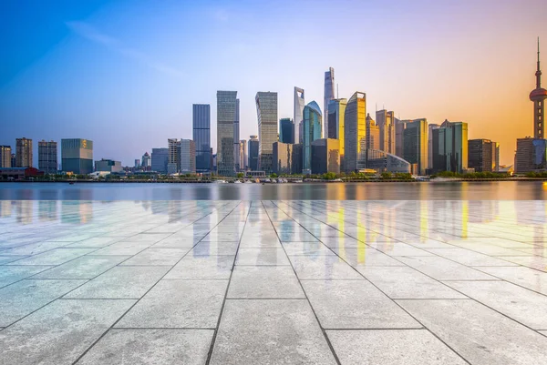 Plaza Delantera Del Moderno Edificio Oficinas Shanghai —  Fotos de Stock