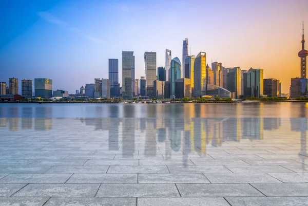 Plaza Delantera Del Moderno Edificio Oficinas Shanghai —  Fotos de Stock