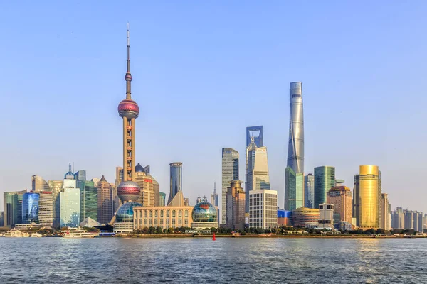 Şangay 'daki kentsel mimari manzaranın silüeti