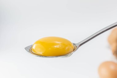 Taze organik yumurtalar, yakın plan.