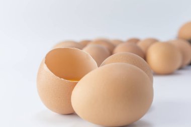 Taze organik yumurtalar, yakın plan.