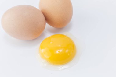 Taze organik yumurtalar, yakın plan.